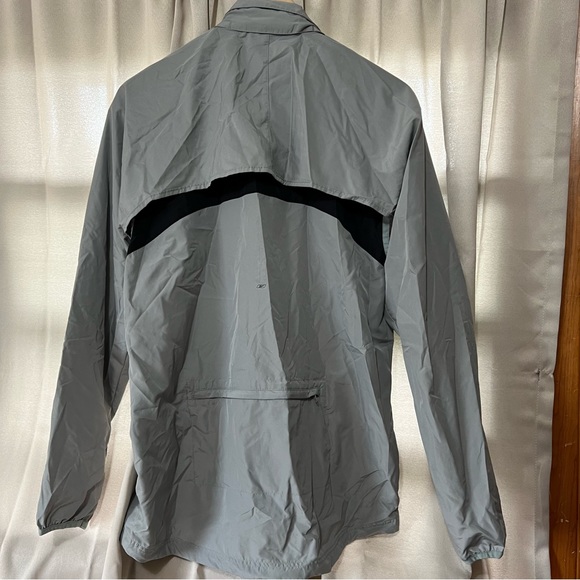 Women's NWT Reebok Vector Road Plus Convertible Pack-able Jacket - Picture 2 of 9